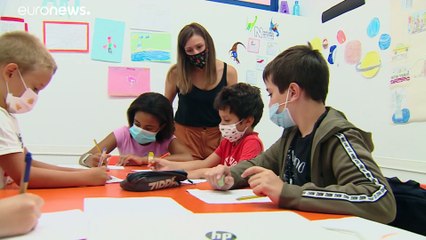 Europa se tambalea sobre el control de la pandemia pero se mantiene firme en la vuelta a clases