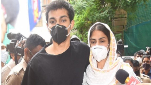 Summoned by CBI, Rhea expresses her anger on media