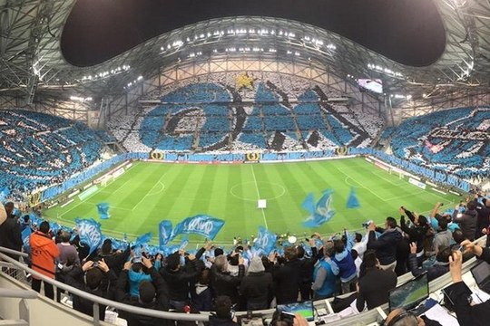 Des fans de l'OM investissent leurs gains de paris sportifs pour chambrer le PSG et c'est très drôle