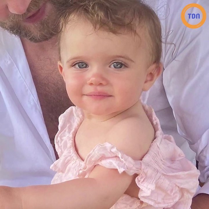 Zelda, la petite fille de  Guy Bedos est son portrait  craché