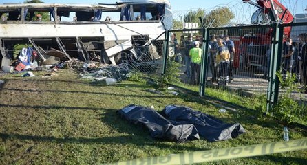 Fabrika işçilerinin otobüsü devrildi: 2 ölü, 12 yaralı