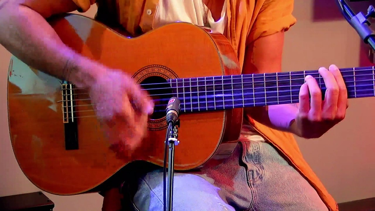 Flo Delavega interprète "Printemps Éternel" dans #LeDriveRTL2 (28/08/20)