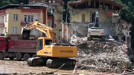Selden zarar gören Dereli’de 2’si kamu binası olmak üzere 15 binanın yıkımı gerçekleştirildi