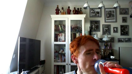 Wiwi égratigne "i run to you"