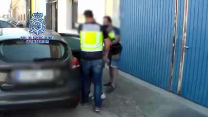 La Policía detiene a un negacionista de la COVID-19 por incitación al odio en las redes