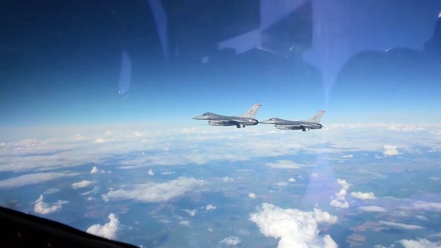 Aerial Footage of U.S. F-16 Fighting Falcons • Inert Bomb Drop • Poland, 24 August 2020