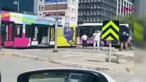 Bağcılar-Kabataş seferini yapan tramvay halk otobüsüne çarptı: Yaralılar var