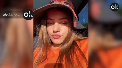 Brutal zasca a de una web del Carnaval de Cádiz a Rosalía por tocar un instrumento: "Se toca al revés"