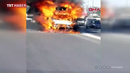 TEM Otoyolu'nda kamyonet alev alev yandı
