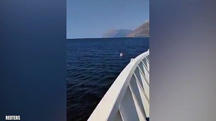 Küçük kız çocuğu, denizin ortasında sürüklenirken tesadüfen fark edildi