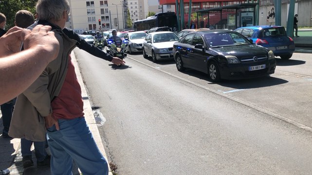 La ministre du Travail Elisabeth Borne face aux syndicats