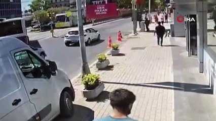 Tramvayın otobüse çarpma anı kamerada