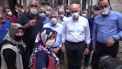 Ulaştırma Bakanı Karaismailoğlu, selin vurduğu Kovanlık ve Çaldağ beldelerinde incelemelerde bulundu