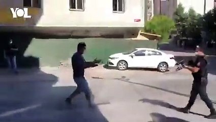 Ölüm orucunda hayatını kaybeden Ebru Timtik için düzenlenen cenaze törenine polis müdahalesi