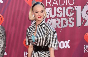 Katy Perry celebra el lanzamiento de su disco 'Smile' desde la cama del hospital