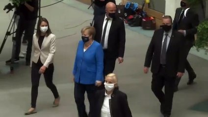 Merkel prevê luta 'ainda mais difícil' contra coronavírus