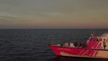 Banksy financia un barco para rescatar a migrantes en el Mediterráneo