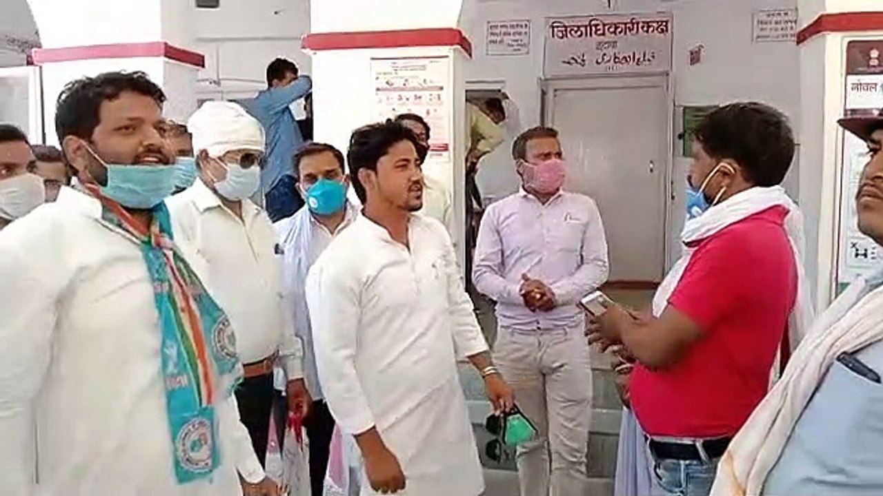 सरकार के खिलाफ कांग्रेसियों ने किया विरोध प्रदर्शन
