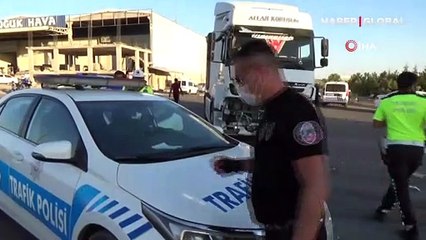 TIR'la çarpışan servis otobüsü devrildi: 17 yaralı