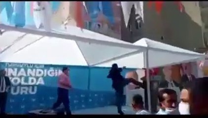 AK PARTİ KONGRESİNDE KÜRSÜYE TEKME ATILDI-28 AĞUSTOS 2020