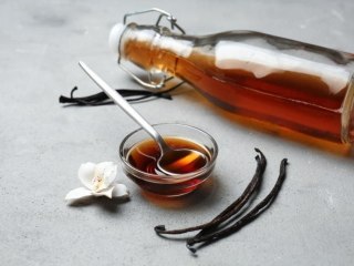 What's the Difference Between Vanilla Pods, Paste, and Extract?