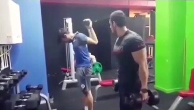 Drôle de façon de faire de la musculation