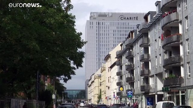 Навальному лучше, но он остаётся в коме