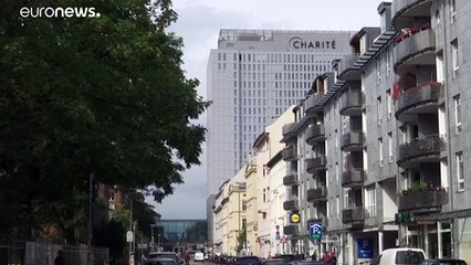 Навальному лучше, но он остаётся в коме