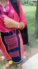 কলেজে এসে এক প্রেমিক ৪ বছর ফেরত চাইলো তার প্রেমিকার কাছে