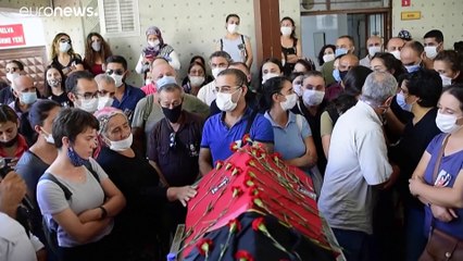 Morre advogada turca que esteve 238 dias em greve de fome