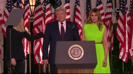 "멜라니아 미소 짓다 싸늘하게 돌변"...SNS에서 화제 / YTN