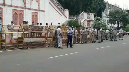 विधायक महेश परमार के नेतृत्व में उज्जैन कलेक्टर का सैकड़ों कांग्रेसी कार्यकर्ताओं की मौजूदगी में घेराव