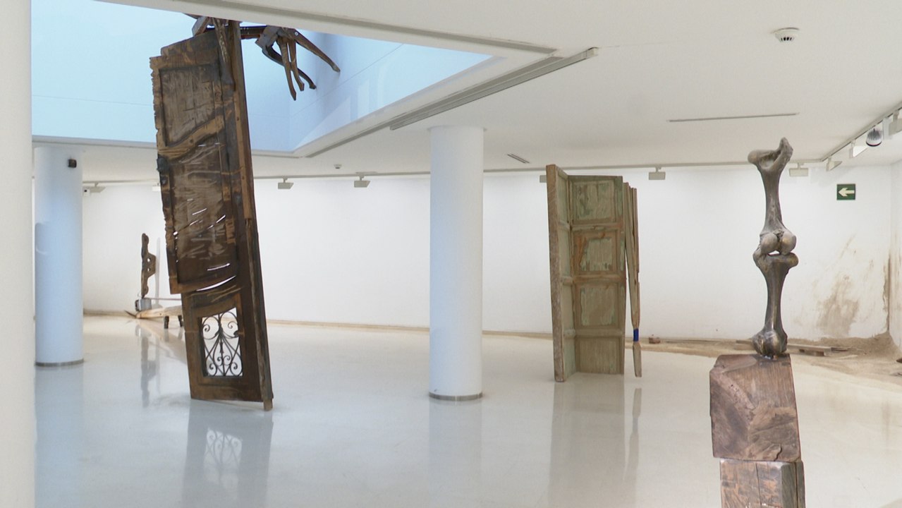 Jorge Peris recoge la 'cotidianidad' de Bucarest y el Palmar en la sala 6 del IVAM