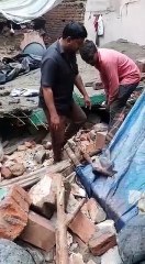 मकान की छत गिरने से 6 लोग घायल