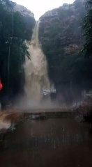 2 दिन से हो रही बारिश से पहली बार बड़ा महादेव झरने में आया तेज पानी
