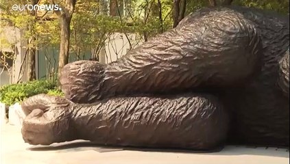 World's largest bronze gorilla sculpture grabs New Yorkers' attention
