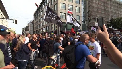 Proteste in Berlin - Randalierer vor Reichstag