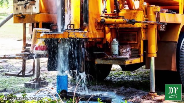 Lahore k gunjan abad ilaqay se barish ka pani nikalnay k liye anokha tareen system mutarif karwa dia