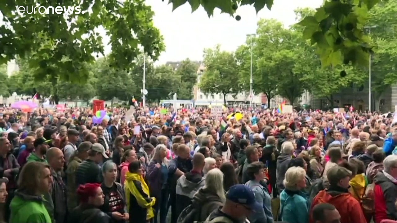 Maskengegner demonstrieren in europäischen Städten