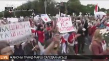 Belorusz tüntetések: nők virágokkal az erőszak ellen