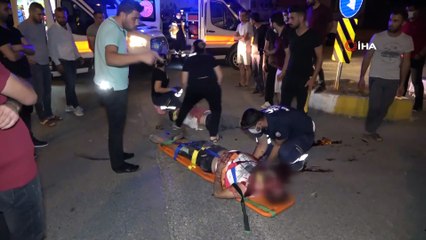 Minibüs ile motosikletin çarpıştığı feci kaza kamerada