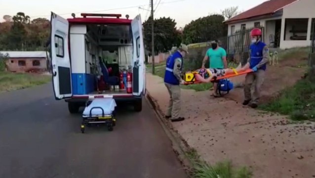 Mulher fica ferida ao sofrer queda no Cascavel Velho