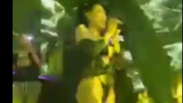 Ngân 98 bikini căng đét đen đẹp và hồ bơi ở sân khấu có lẻ do Thời tiết quá nóng | mặc như không mặc (Video)