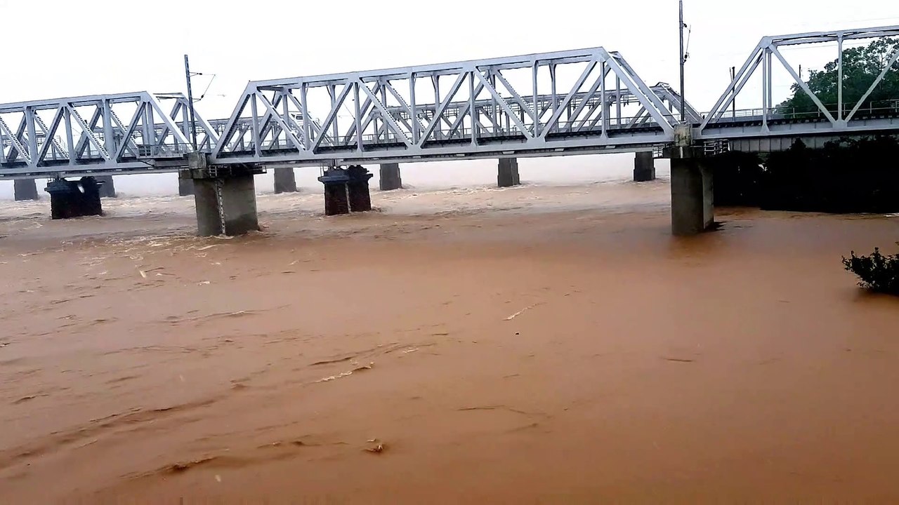 Narmda River Cross Danger Zone flow above at 19 fit of Danger zone.