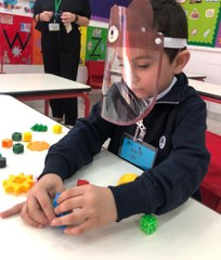 أول يوم دراسة في زمن الكورونا بالإمارات