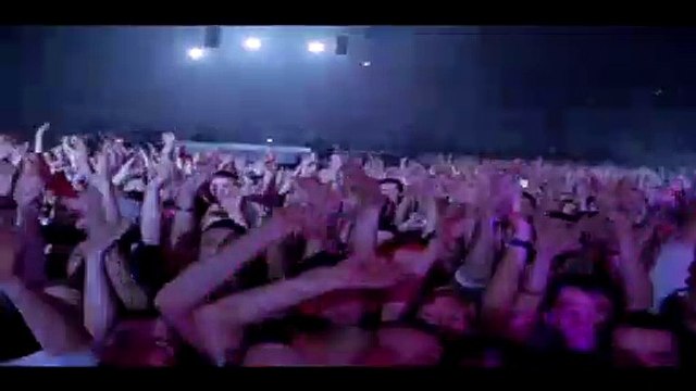 Mylène Farmer (live) — “XXL” ↔ (De Mylène Farmer : Avant que l'ombre... À BERCY / 2006)