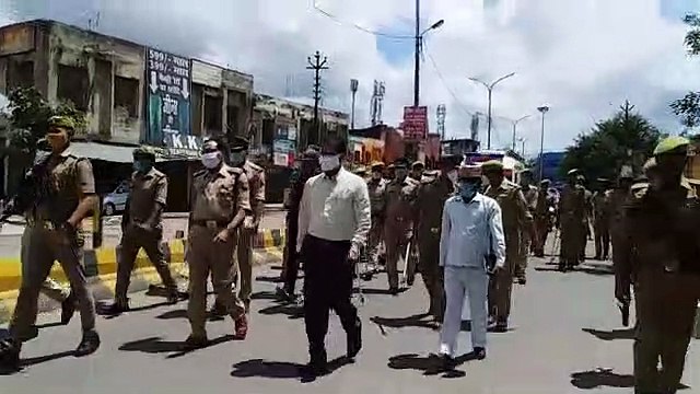 सीतापुर: डीएम, एसपी ने शहर में भ्रमण कर लॉकडाउन का सख्ती से पालन के निर्देश दिए