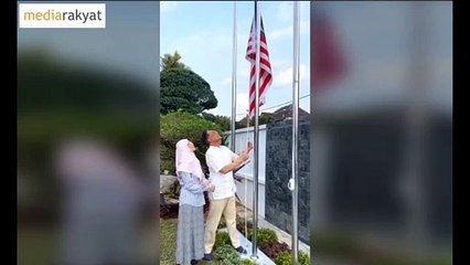 Anwar Ibrahim & Dr Wan Azizah Menaikkan Bendera Sempena Hari Kemerdekaan