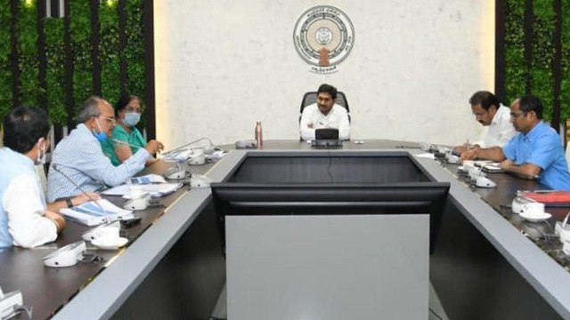 AP Schools Reopening సాధ్యమేనా ? వ్యాక్సిన్‌ వచ్చే వరకూ స్కూళ్లను మూసెయ్యాలి!