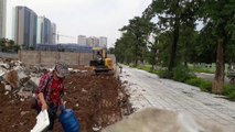 Máy xúc xây dựng công trường, công trình Vinhome (Construction excavator, construction site Vinhome )